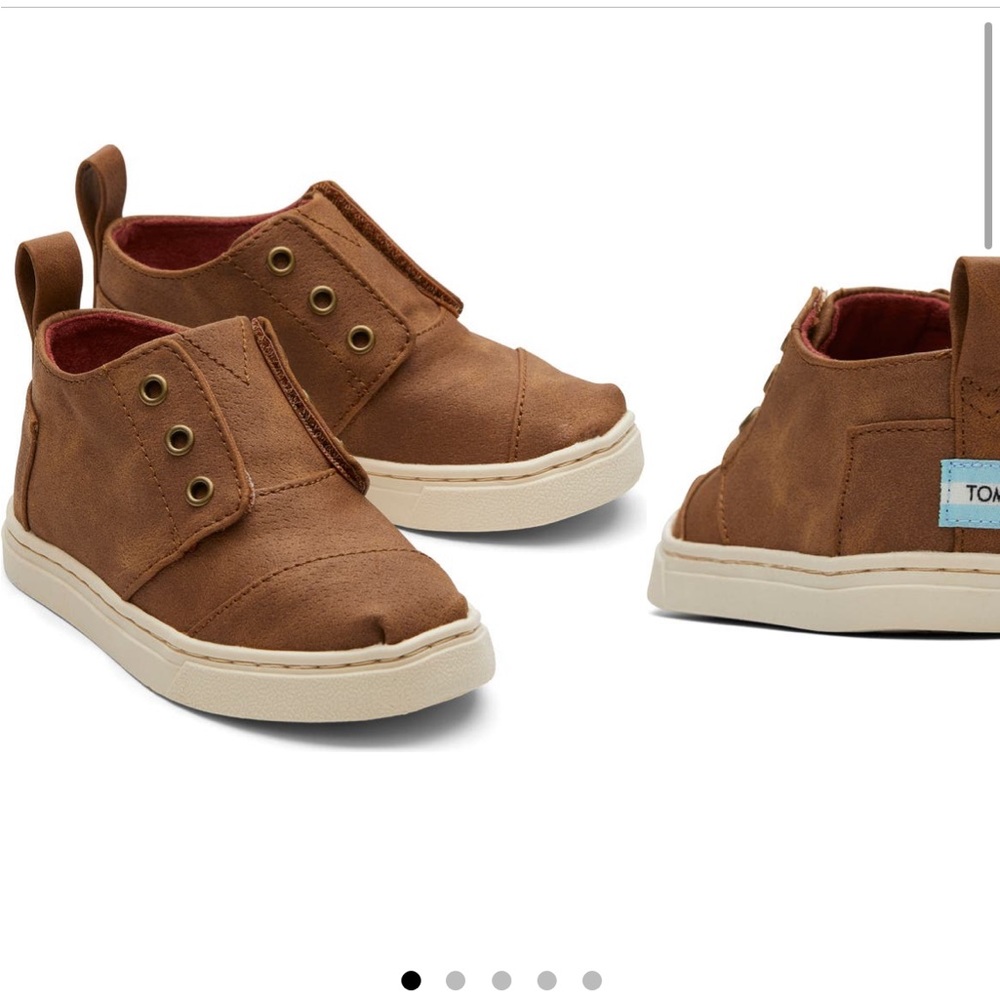 Brand new toms infant shoes with tags and I’m box. Size 4